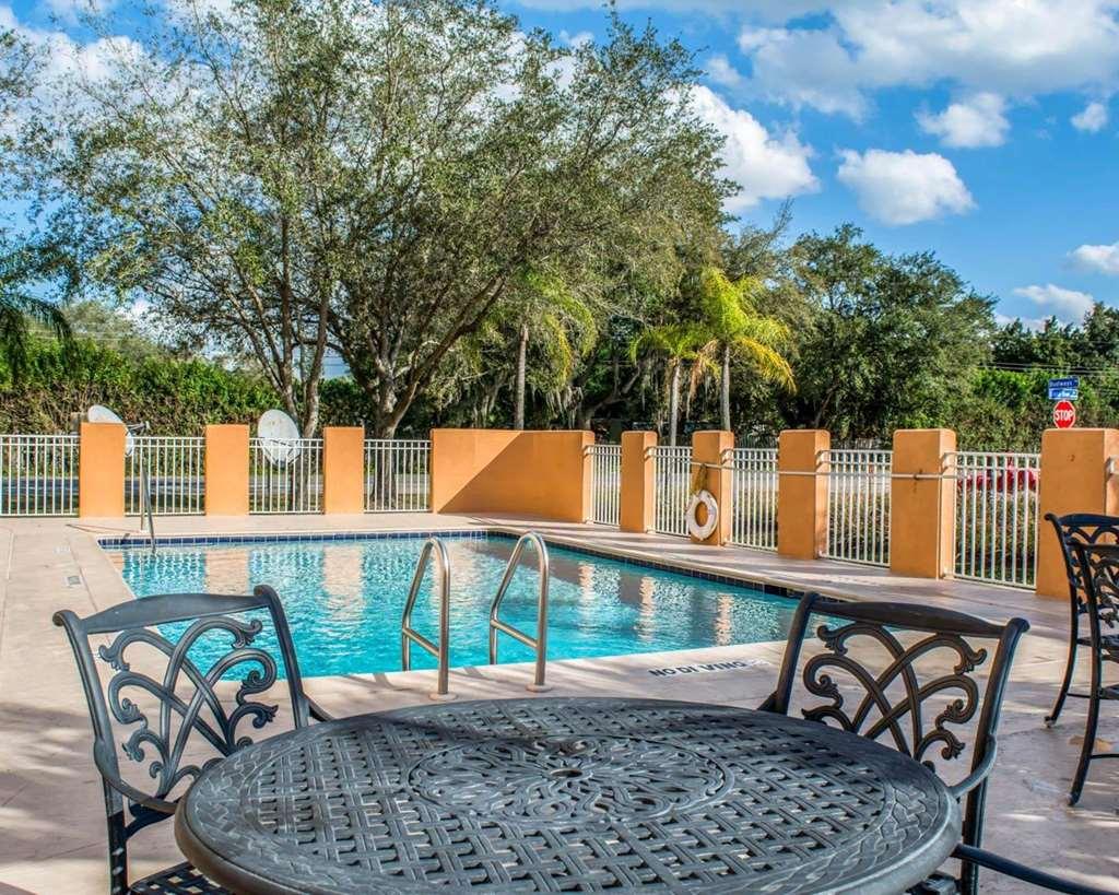 Comfort Inn Fort Myers Northeast Съоръжения снимка