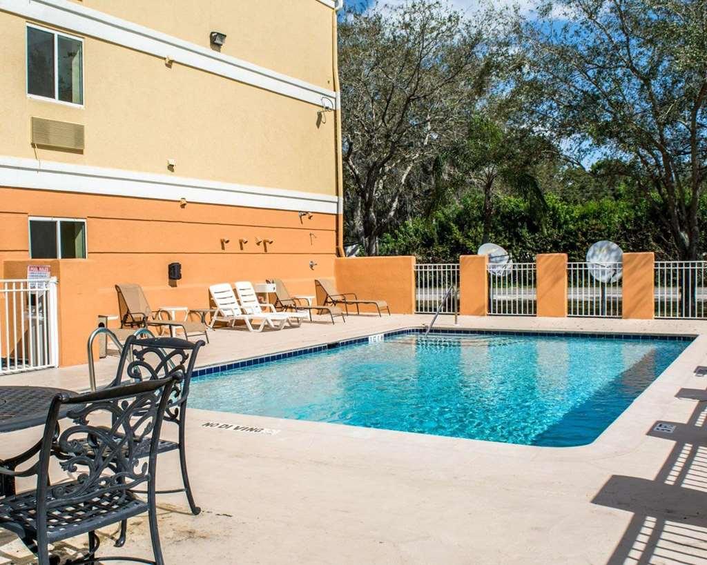 Comfort Inn Fort Myers Northeast Съоръжения снимка