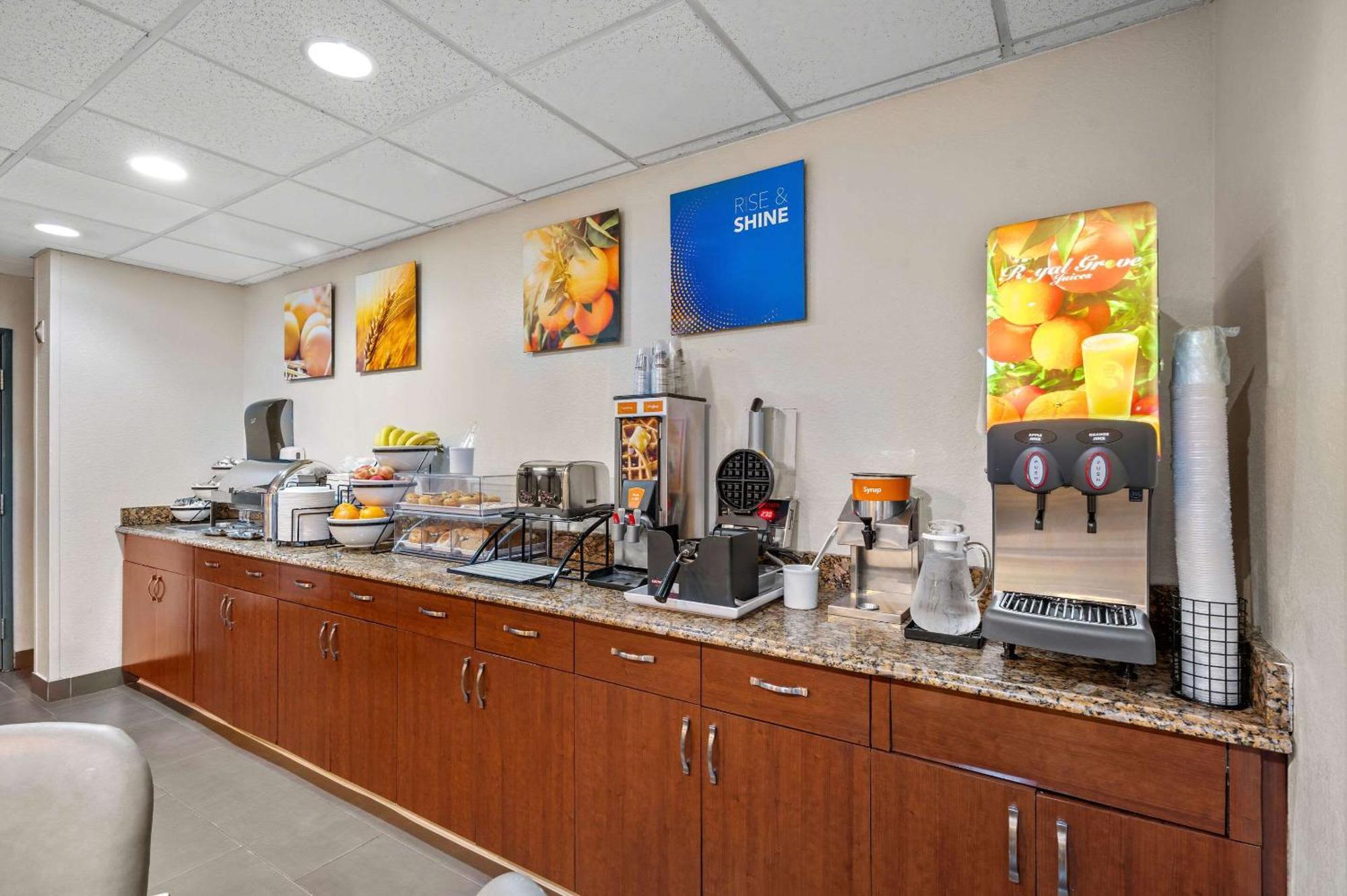 Comfort Inn Fort Myers Northeast Екстериор снимка