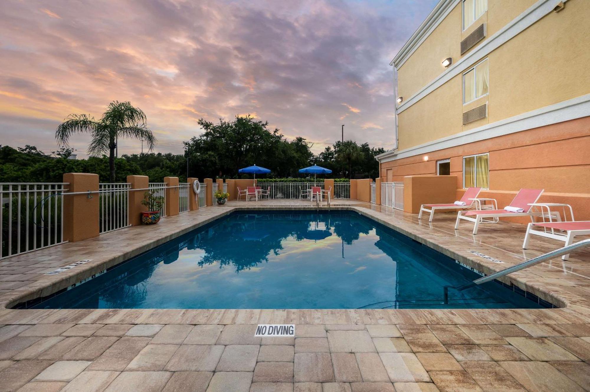 Comfort Inn Fort Myers Northeast Екстериор снимка