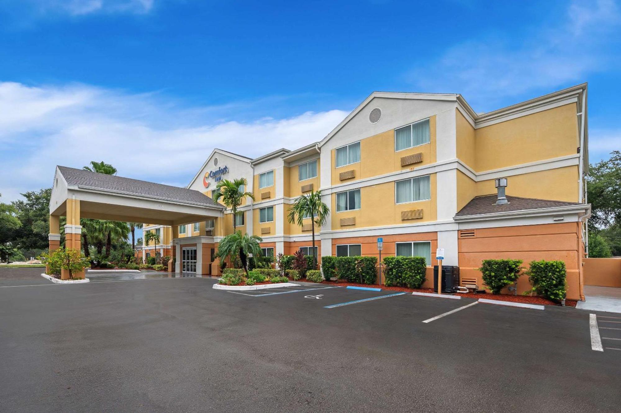 Comfort Inn Fort Myers Northeast Екстериор снимка