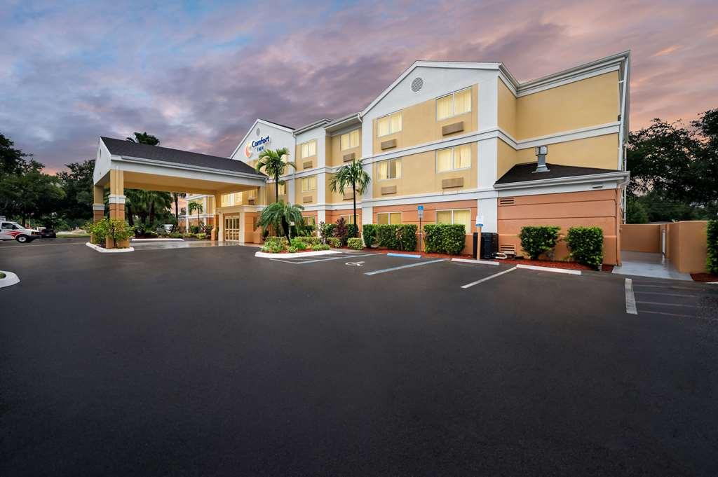 Comfort Inn Fort Myers Northeast Екстериор снимка