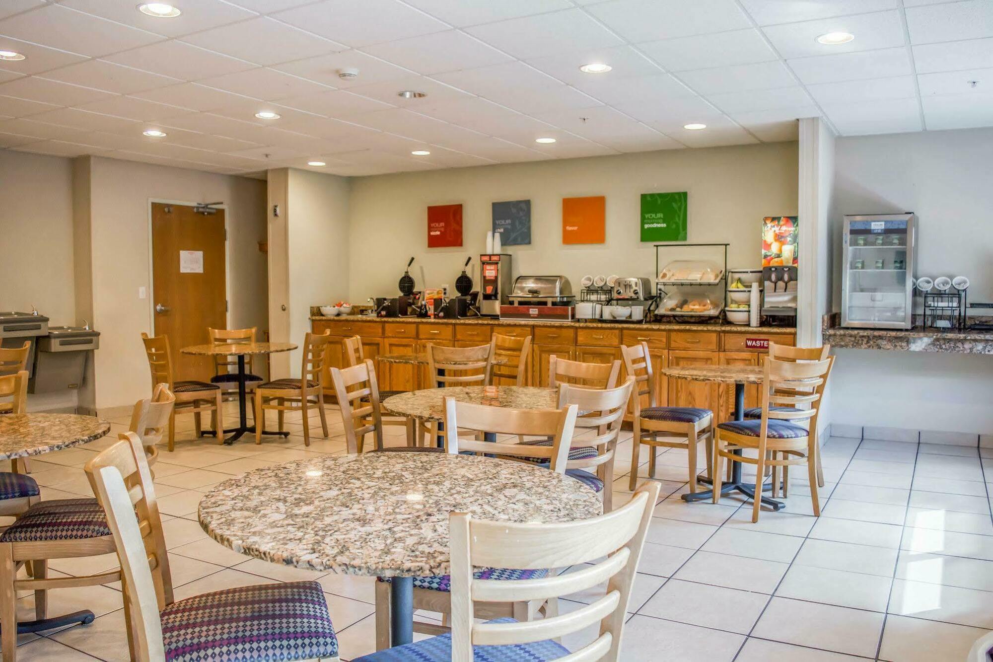 Comfort Inn Fort Myers Northeast Екстериор снимка
